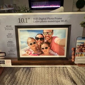 NEW 10.1" WiFi Digital Photo Frame - Black